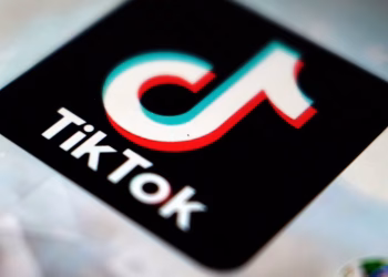 La UE considera que TikTok viola el libro de reglas digitales al no proteger la privacidad de los menores
