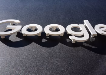 La UE obliga a Google a compartir datos de búsqueda y abrir Android a empresas rivales de inteligencia artificial