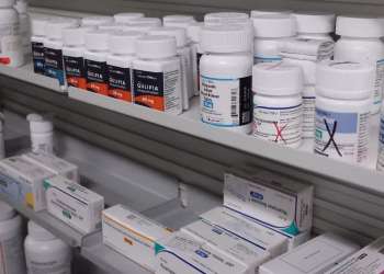 La administración Trump propone una norma que, según dice, podría ahorrar a los pacientes de Medicare 1.100 millones de dólares en medicamentos