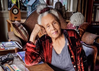 La artista Betye Saar, cuyo trabajo reflejaba la identidad negra, muere a los 99 años