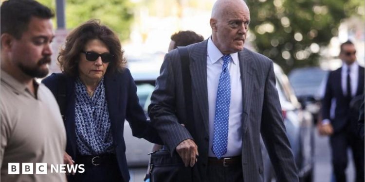 La familia de Charlie Kirk asiste a la audiencia del sospechoso acusado de su asesinato