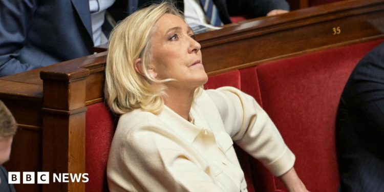 La líder de extrema derecha francesa Marine Le Pen espera el veredicto judicial La líder de extrema derecha francesa Marine Le Pen espera el veredicto judicial