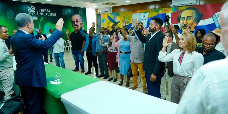 “Las elecciones se ganan sumando votos”, asegura Leonel al iniciar jornada de fin de semana con varias juramentaciones