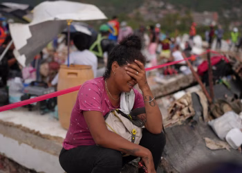 Los médicos venezolanos temen infecciones por las heridas del terremoto mientras continúa la búsqueda de muertos incalculables