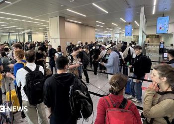 Los retrasos en las fronteras de la UE son "insoportables" durante el verano, advierte el jefe del aeropuerto
