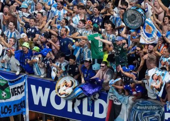 Los visitantes internacionales vinieron a Estados Unidos para jugar al fútbol. Algunos también vieron más allá de los clichés
