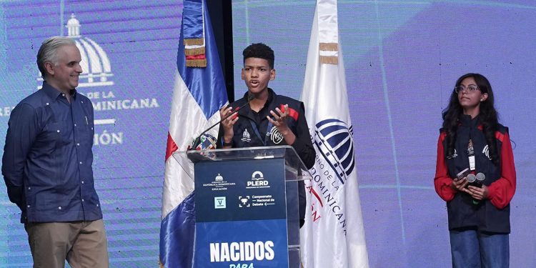 Luis Miguel De Camps destaca el debate escolar como herramienta para formar ciudadanos críticos y fortalecer la democracia Luis Miguel De Camps destaca el debate escolar como herramienta para formar ciudadanos críticos y fortalecer la democracia