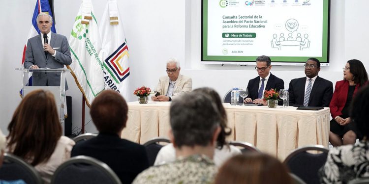 Luis Miguel De Camps lidera foro sectorial de la Asamblea del Pacto Educativo