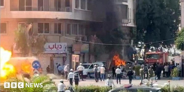 Macron está a salvo tras las explosiones en la capital siria durante la visita del presidente francés Macron está a salvo tras las explosiones en la capital siria durante la visita del presidente francés