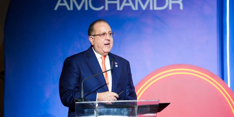 Magín Díaz: La economía de RD responde positivamente pese a la incertidumbre persistente