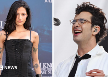 Matty Healy, de 1975, se casa con la modelo Gabbriette Bechtel en Los Ángeles