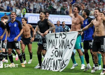 Mundial 2026: Argentina enfrenta multa por exhibir pancarta de las Malvinas tras vencer a Inglaterra
