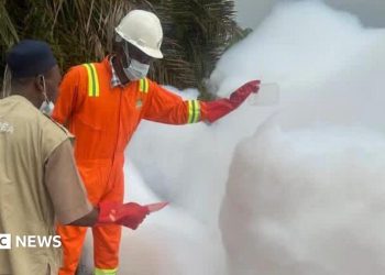 Nesrea: las autoridades advierten a los nigerianos sobre una misteriosa sustancia espumosa en la autopista Kaduna-Abuja