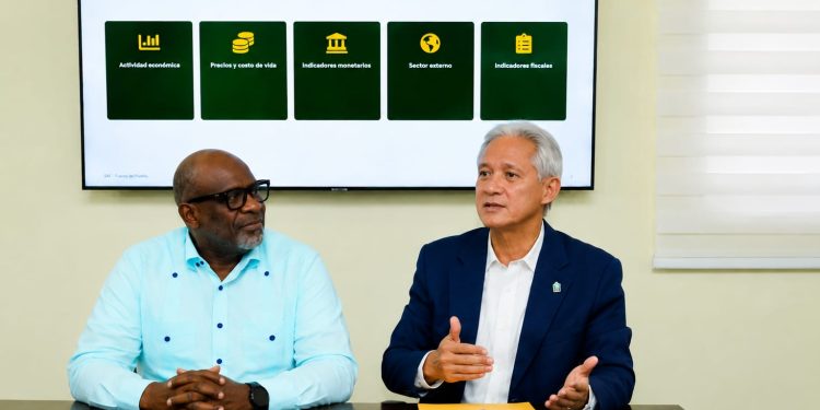 Ng Cortiñas dice gobierno cobra más impuestos e invierte menos