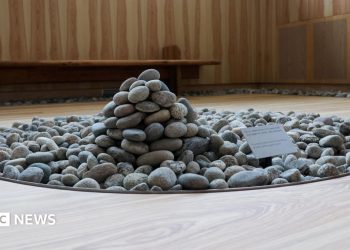 Noruega inaugura un nuevo monumento en memoria de las víctimas de la masacre de Breivik de 2011