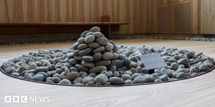 Noruega inaugura un nuevo monumento en memoria de las víctimas de la masacre de Breivik de 2011 Noruega inaugura un nuevo monumento en memoria de las víctimas de la masacre de Breivik de 2011