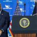 Operador de teleprompter de la Casa Blanca acusado de ganar 100.000 dólares con apuestas sobre discursos de Trump Operador de teleprompter de la Casa Blanca acusado de ganar 100.000 dólares con apuestas sobre discursos de Trump