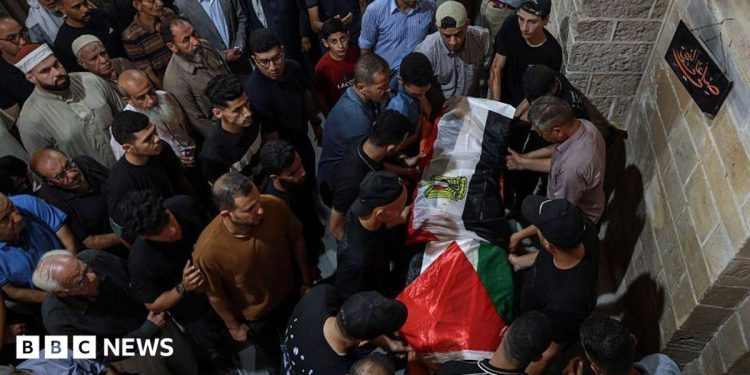 Palestinos lloran la muerte del organizador de proyecciones de la Copa Mundial en Gaza en ataque israelí Palestinos lloran la muerte del organizador de proyecciones de la Copa Mundial en Gaza en ataque israelí