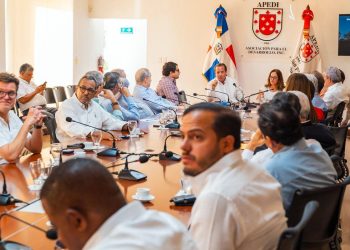 Paliza y RD Vial presentan proyecto de la Autopista del Ámbar a empresarios de Santiago