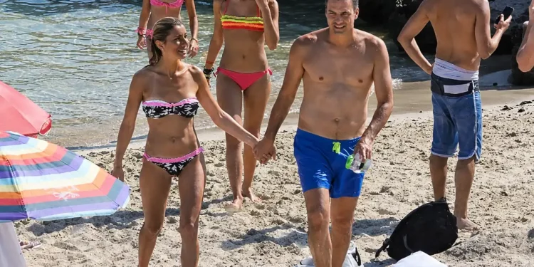 Pedro Sánchez vacacionó 4 semanas en una isla de lujo mientras España se prende fuego
