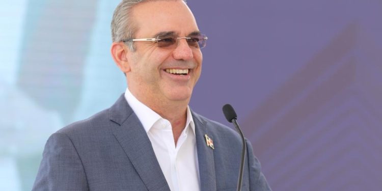 Presidente Luis Abinader destaca fortaleza de la economía, protección a la clase media y avances en la reforma policial