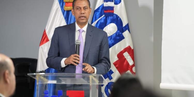 Presidente del Indotel llama a universidades a liderar transformación digital del país