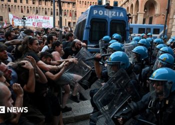 Protestas en Italia: decenas de heridos en Bolonia después de que un hombre muriera mientras era inmovilizado por la policía