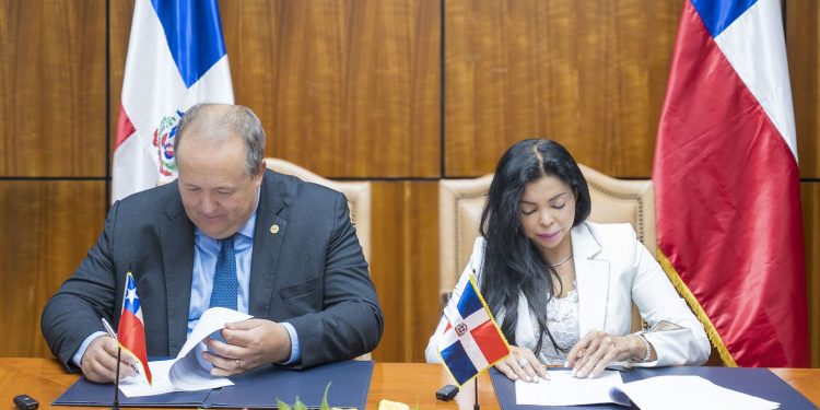 RD y Chile crean equipo conjunto para enfrentar la trata, el tráfico... RD y Chile crean equipo conjunto para enfrentar la trata, el tráfico...
