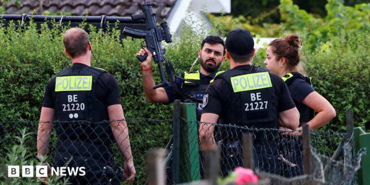 Sospechoso del ataque del Orgullo de Berlín asesinado a tiros durante una operación policial