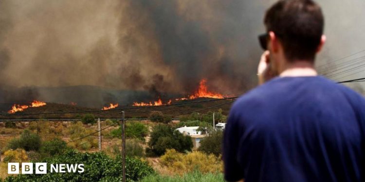 Spain wildfire: Blaze was 'really frightening, unbelievably quick', witnesses say