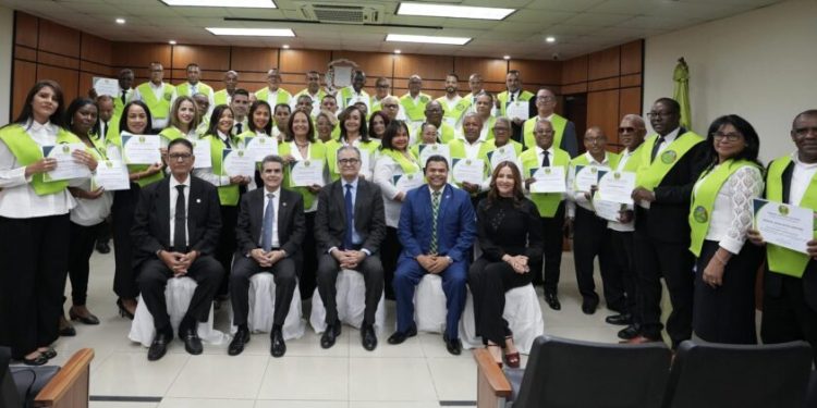 Tribunal Superior Electoral fortalece formación de dirigentes de Fuerza del Pueblo