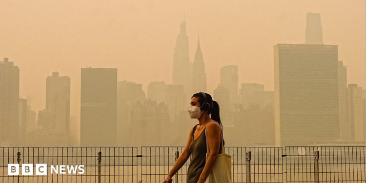 Trump amenaza con imponer aranceles a Canadá por el humo de los incendios forestales en ciudades de EE.UU.