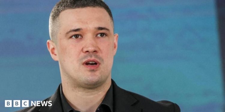 Ukrainian soldiers criticise removal of popular defence minister
