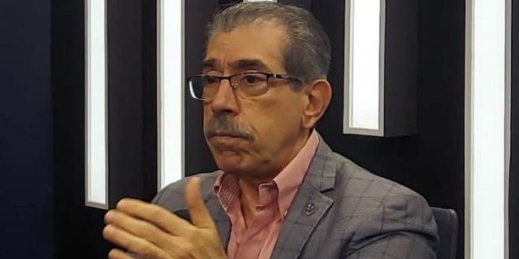Valentin Ciriaco felicita al nuevo rector de la UASD Jorge...