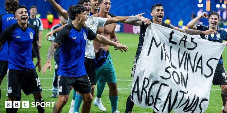 World Cup 2026: Fifa 'assessing reports' after Argentina players hold Falklands banner World Cup 2026: Fifa 'assessing reports' after Argentina players hold Falklands banner
