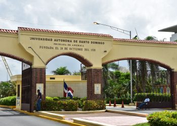 425 estudiantes pierden sus becas en la UASD tras auditoría del MESCyT