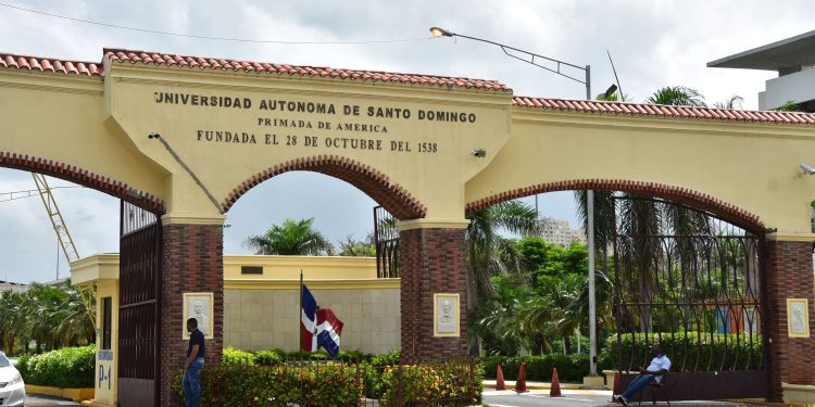 425 estudiantes pierden sus becas en la UASD tras auditoría del MESCyT 425 estudiantes pierden sus becas en la UASD tras auditoría del MESCyT