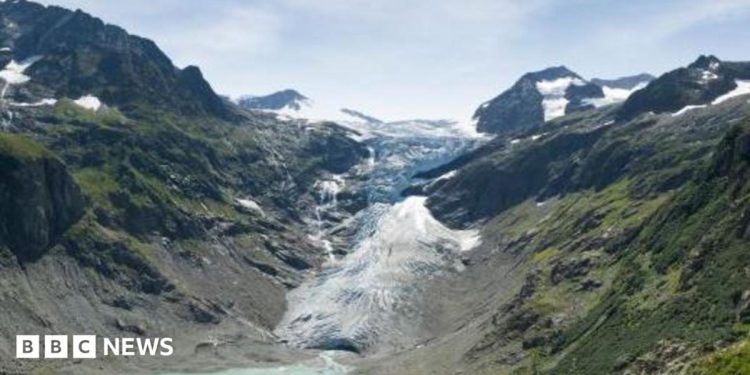 Bodies of two mountaineers discovered after Swiss glacier melts