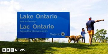 Canada installs large Lake Ontario sign in latest jab at US