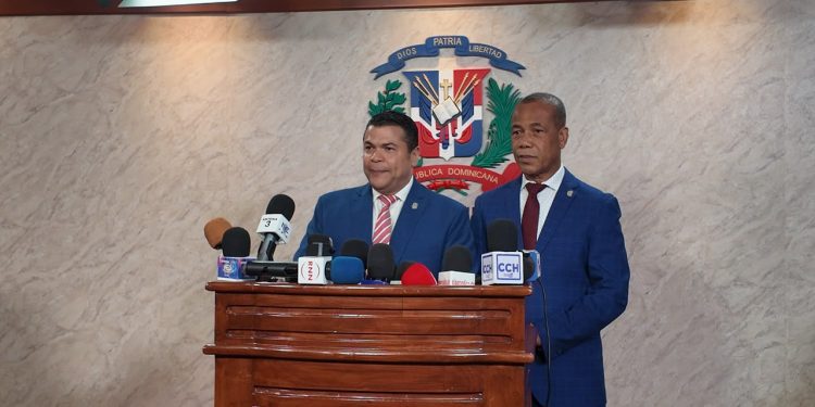 Crespo: “Usen su mayoría para proyectos que beneficien al país”