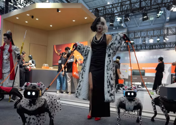 Desde perros robot hasta ayudantes, China muestra sus ambiciones en materia de robótica en una conferencia