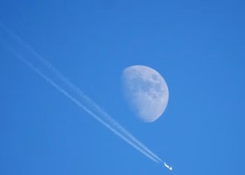 El Reino Unido y Google prueban cambios en las rutas de vuelo para abordar el impacto climático de la aviación