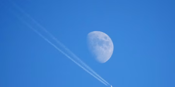 El Reino Unido y Google prueban cambios en las rutas de vuelo para abordar el impacto climático de la aviación El Reino Unido y Google prueban cambios en las rutas de vuelo para abordar el impacto climático de la aviación