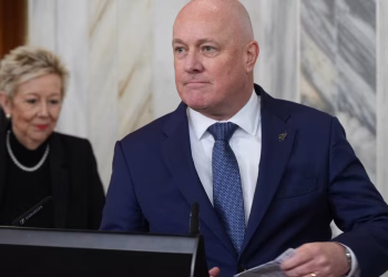 El primer ministro de Nueva Zelanda propone prohibir a los niños el uso de las redes sociales