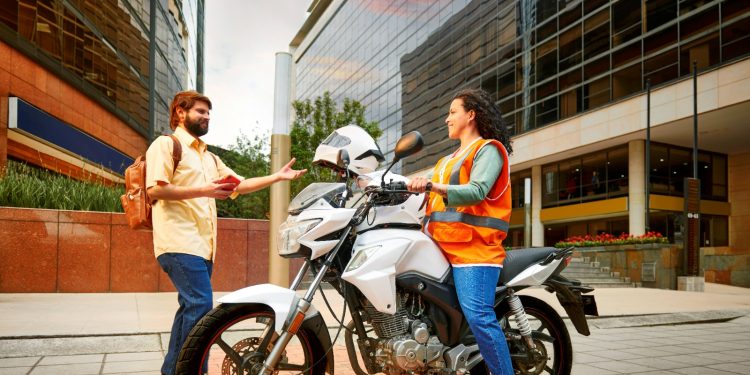 El regreso a las aulas moviliza a miles en el Gran Santo Domingo y Santiago: presentan alternativas de ahorro para la movilidad universitaria