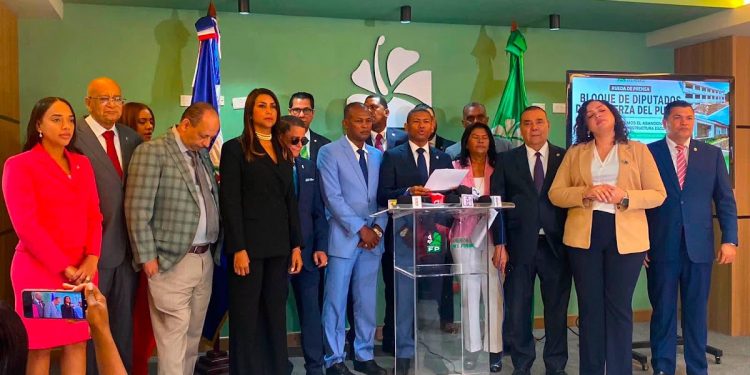 FP pide interpelar al ministro de Educación Luis Miguel De Camps por dificultades previo al inicio del año escolar