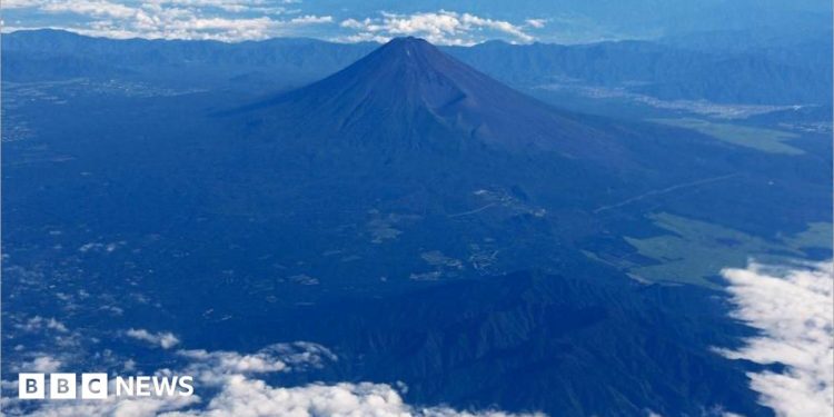 Father leaves 7-year-old son alone on Mount Fuji to continue hike, reports say