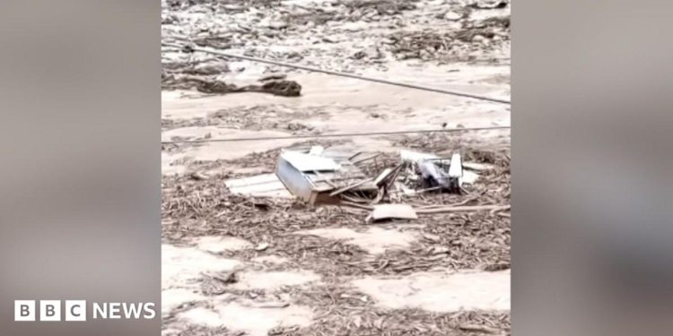 Hikers feared missing after flash flooding hits Grand Canyon Hikers feared missing after flash flooding hits Grand Canyon