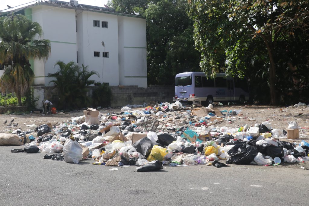 Santo Domingo Este ahogada en basura mientras el ayuntamiento calla Santo Domingo Este ahogada en basura