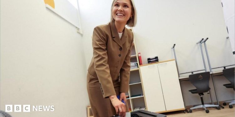Iceland EU referendum on a knife edge as counting continues